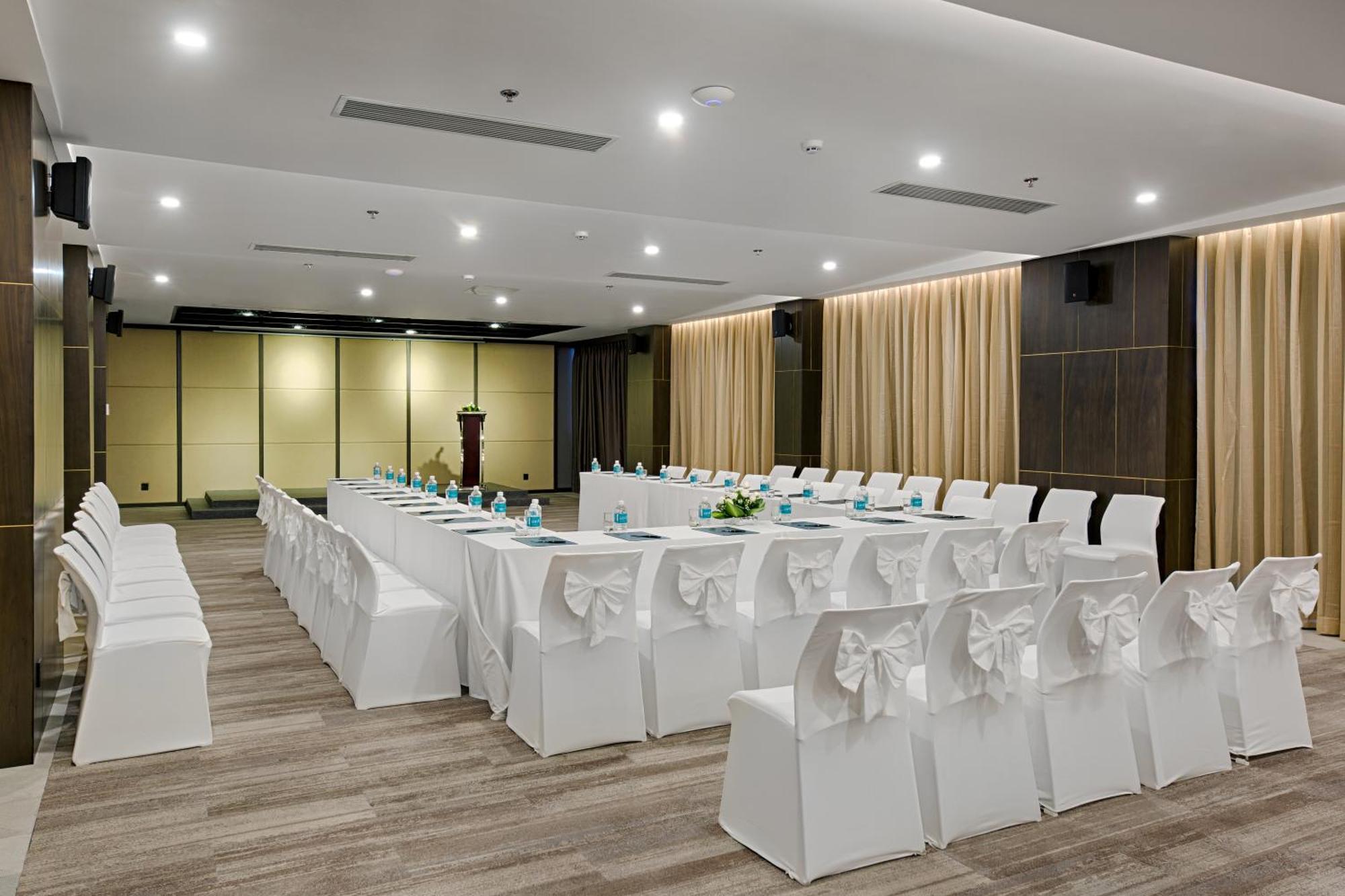 Satya Da Nang Hotel Han Market Екстер'єр фото